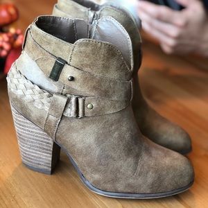[XOXO] beige booties